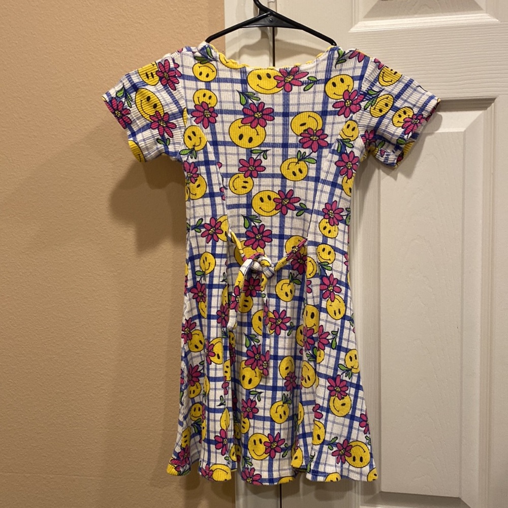 Happy face floral print short-sleeved button-down dress w/ matching headband - Picture 2 of 5